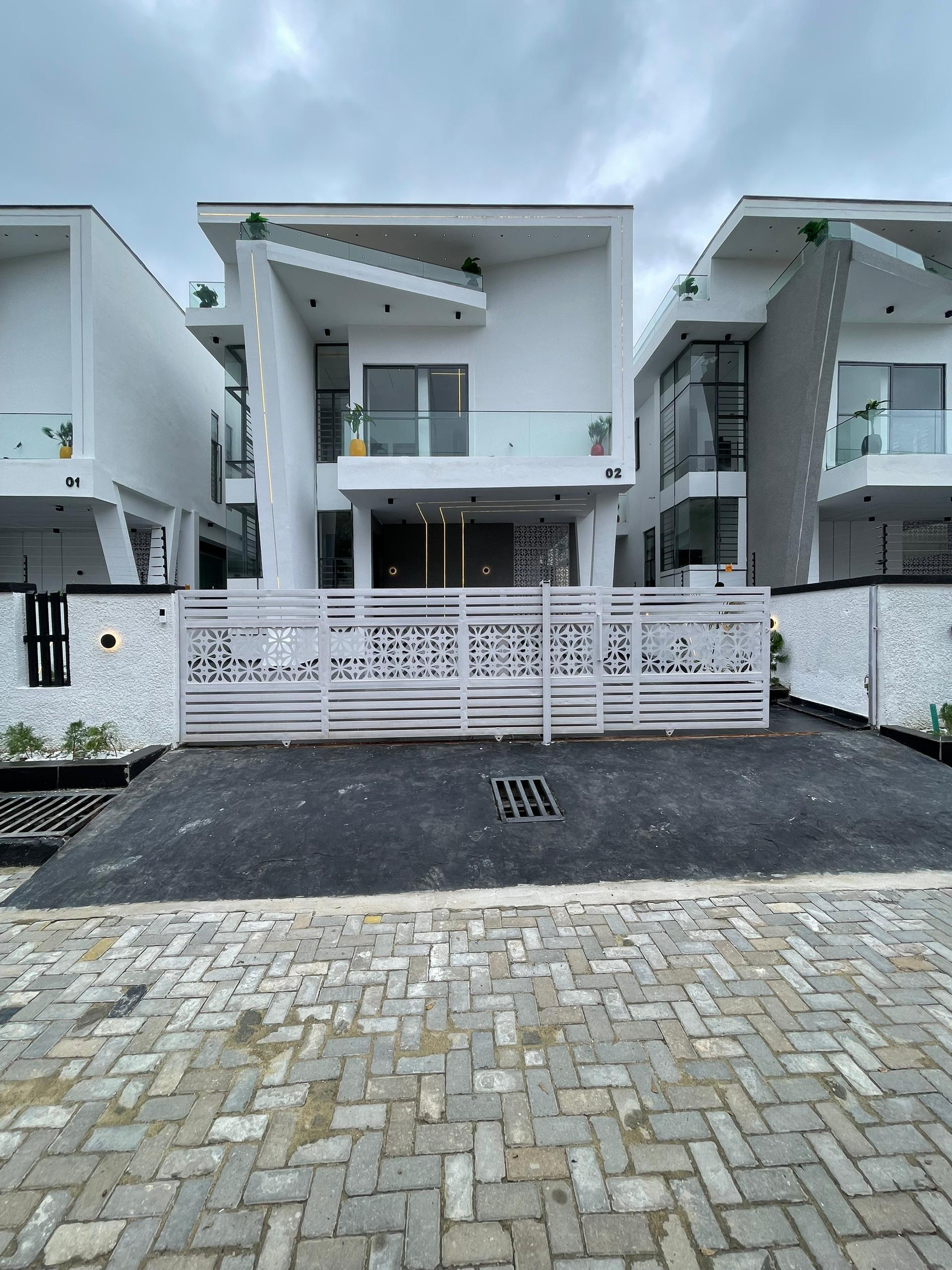 NICELY BUILT 2 BEDROOM APARTMENT IN A NICE LOCATION image 1