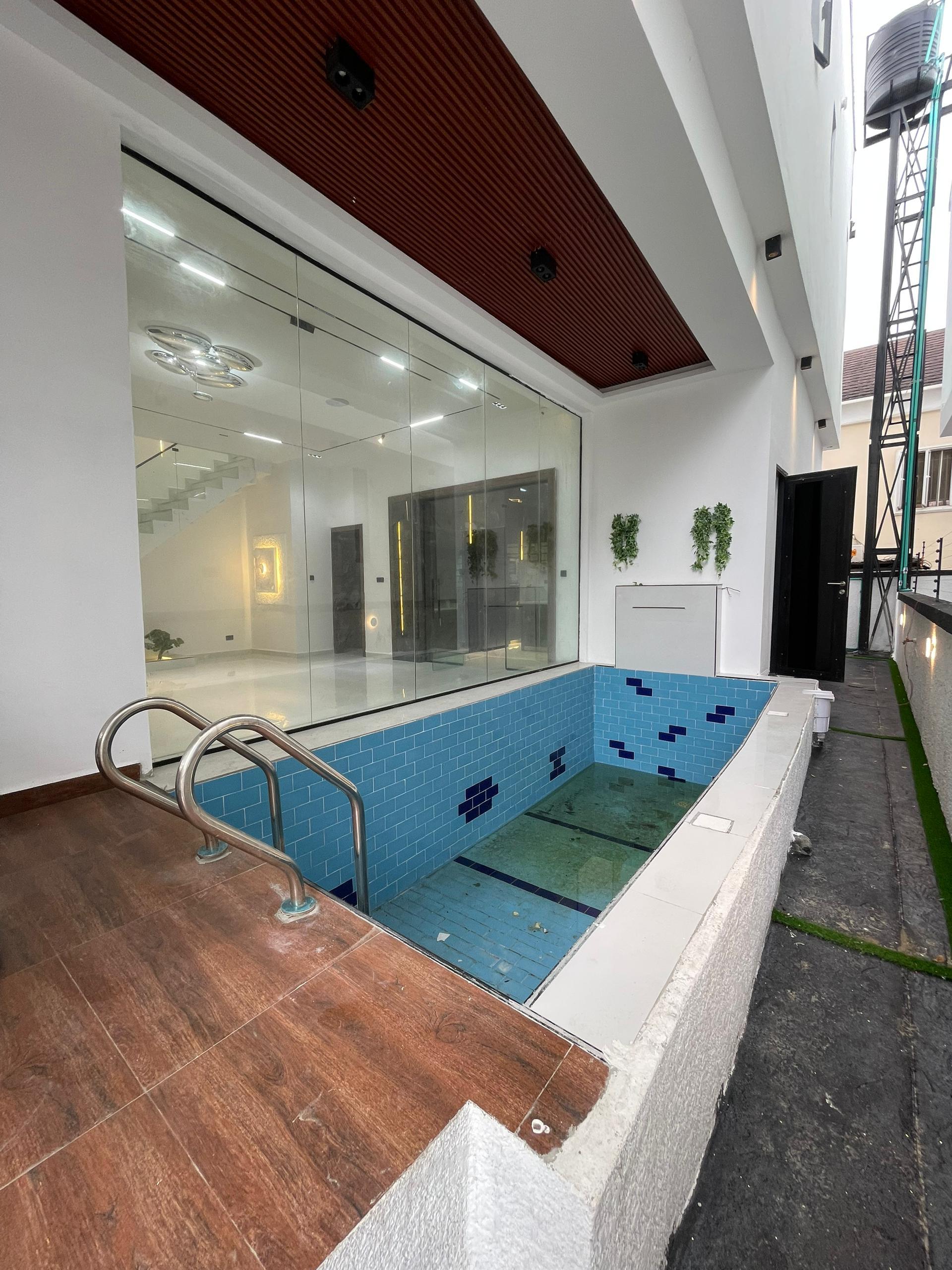 NICELY BUILT 2 BEDROOM APARTMENT IN A NICE LOCATION image 2