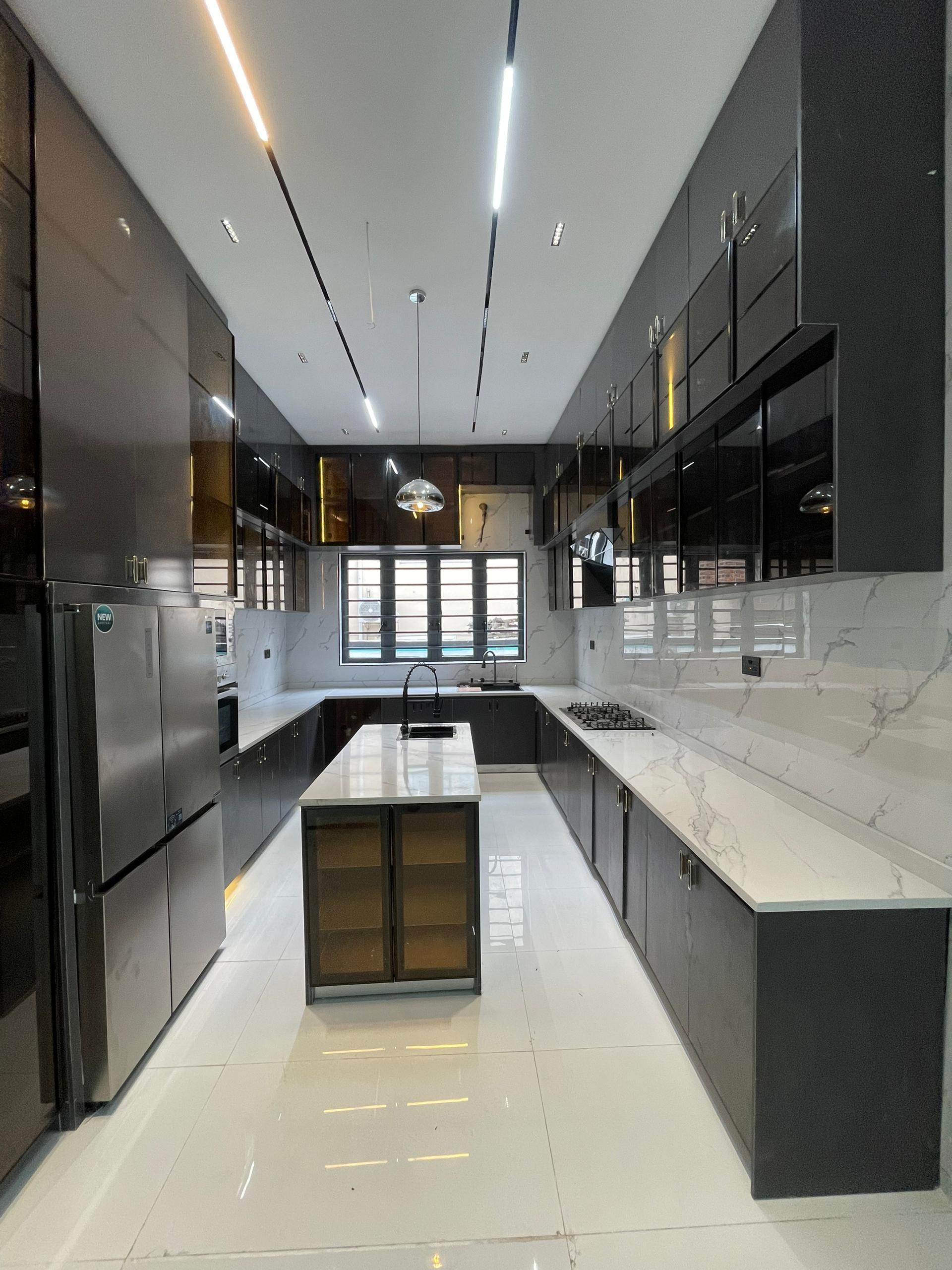 NICELY BUILT 2 BEDROOM APARTMENT IN A NICE LOCATION image 4