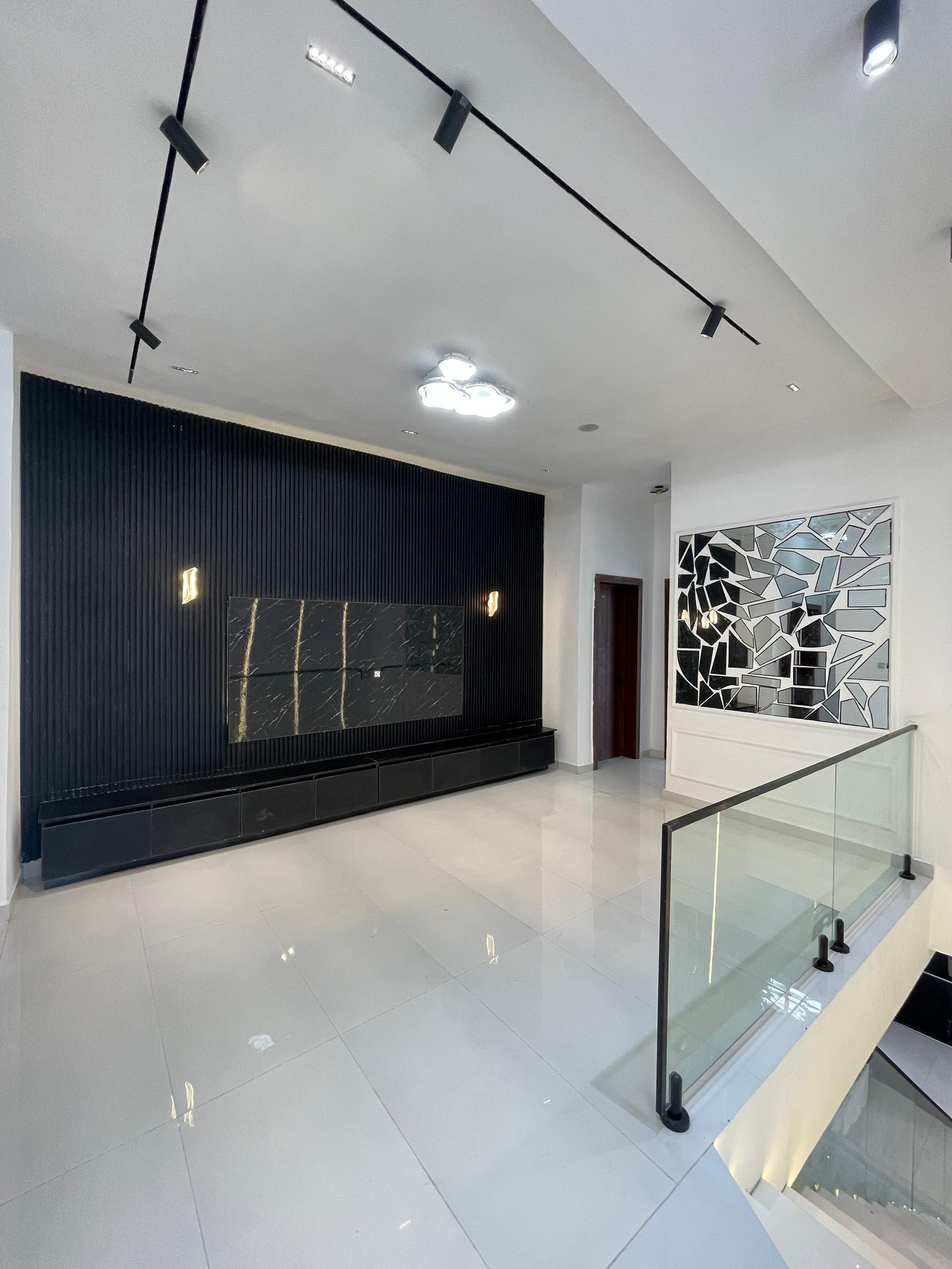 NICELY BUILT 2 BEDROOM APARTMENT IN A NICE LOCATION image 5