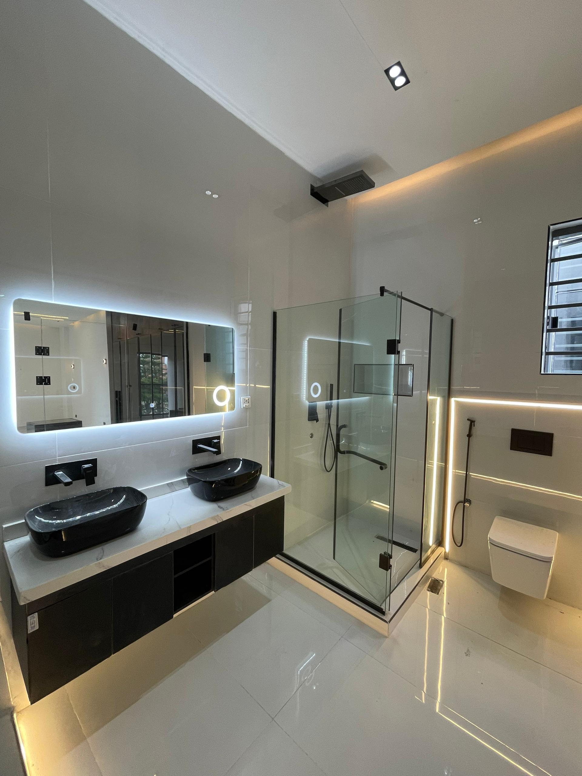 NICELY BUILT 2 BEDROOM APARTMENT IN A NICE LOCATION image 9
