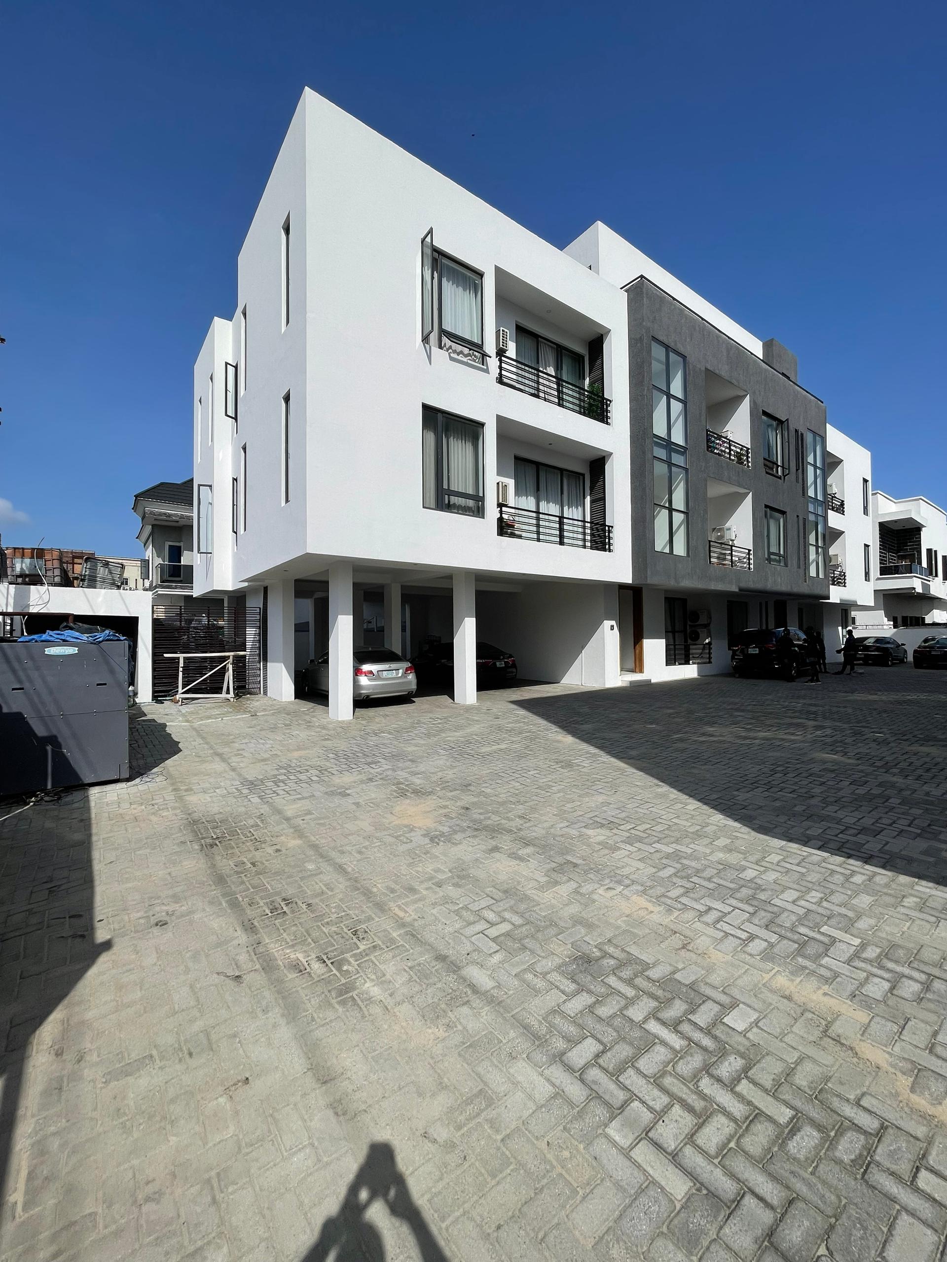 5BEDROOM FULLY DETACHED DUPLEX FOR SALE image 1